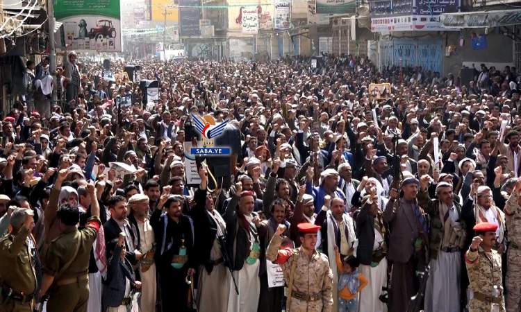 في مسيرة جماهيرية حاشده أبناء محافظة عمران ينددون إستمرار الحصار على اليمن وتجاهل الأمم المتحدة والمجتمع الدولي