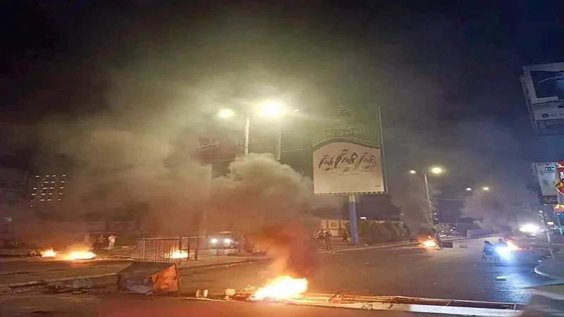 عدن : مليشيا الانتقالي تقتحم ساحة المنصورة وتطلق النار على المحتجين ..