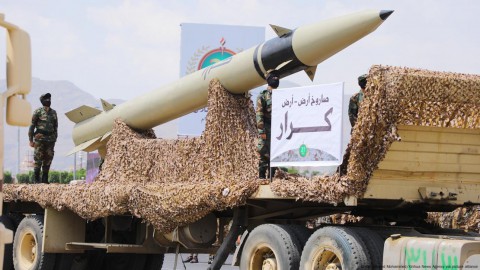 عطوان : صواريخ باليستية من اليمن تقصف “تل أبيب” وجماعة “أنصار الله” تتحدث عن ضربة “قوية” في العمق الإسرائيلي..