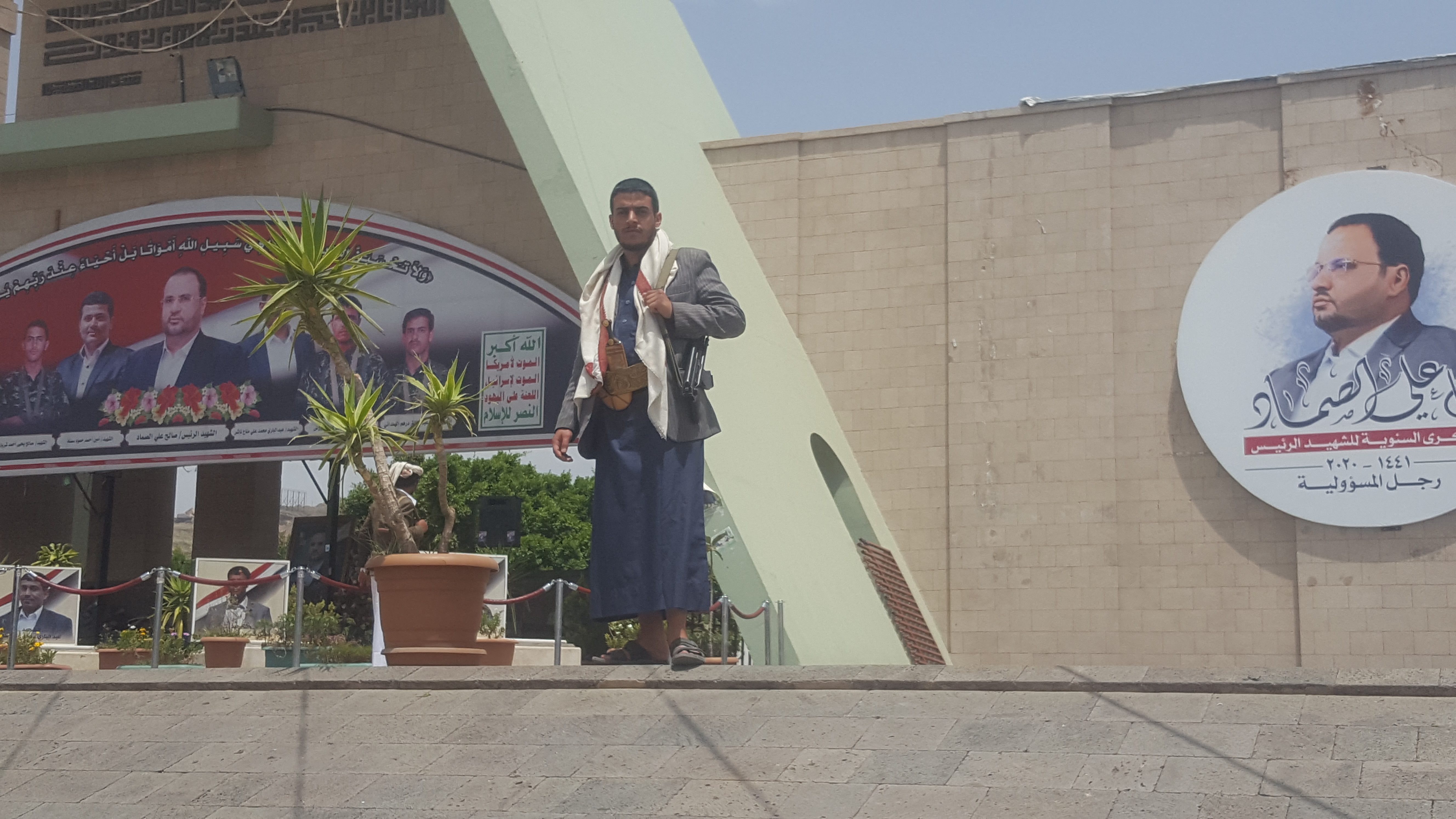القاز : لعبة الأمم الانسانية ...