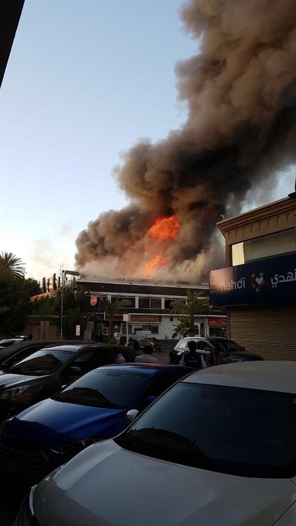 شاهد بالصور ماحدث اليوم بالسعوديةسحب الدخان يغطي سماء مدينة جدة والنيران تشتعل بكثافه