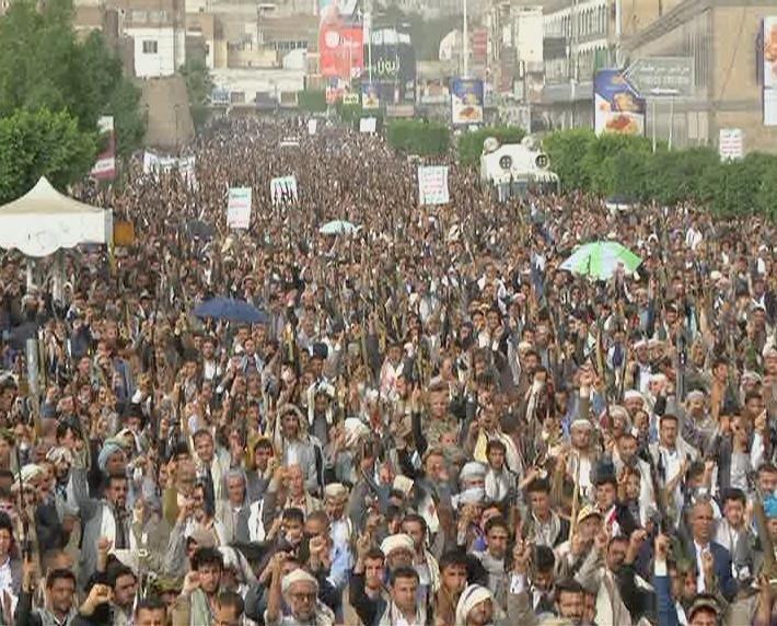 إنتفاضة شعبيه بالعاصمة صنعاء وظهور عشرات الآلاف من المقاتلين 