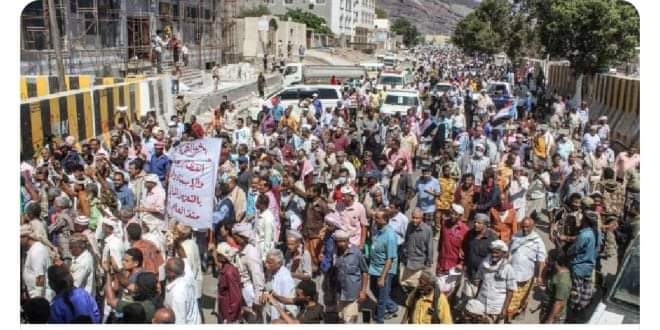 ثورة شعبية غاضبه في العاصمة وعدد في المحافظات .. 