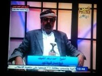 بالصورة .. شيخ قبلي بارز ينشق من تحالف العدوان ويلتحق بصفوف الجيش واللجان ويصل العاصمة مع برفقة مجاميع كبيره