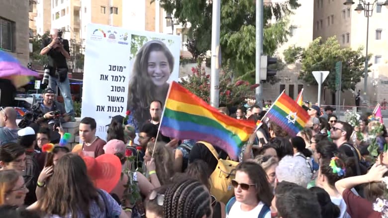 مسيرة للشواذ المثليين تجوب شوارع القدس المحتله وبحماية مشددة بآكثر من ألفي شرطي وحرس حدود للكيان الصهيوني 