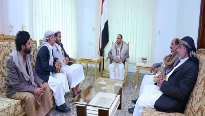 بالصورة..الرئيس المشاط يلتقي كبار مشائخ قبائل بكيل ويناقش معهم الجوانب المتصلة بتعزيز التلاحم والإصطفاف في ظل الأوضاع التي يمر الوطن