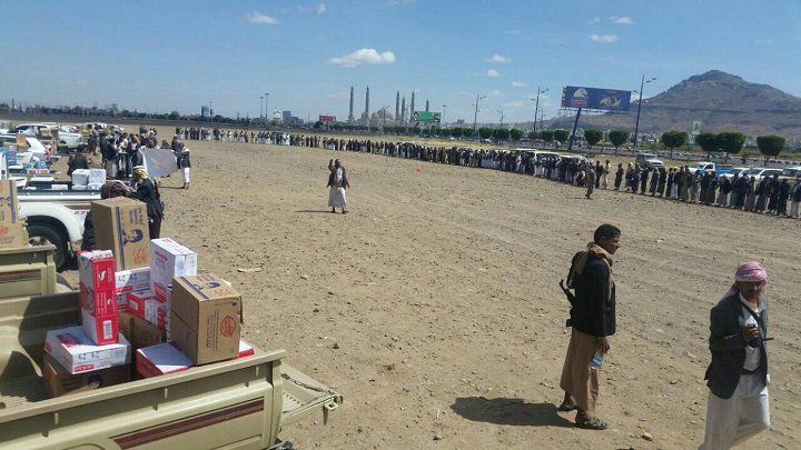 بالصور..  عدد كبير من أبناء مأرب يتقدمون بالسلاح والاطقم وكل العتاد العسكري .. لهذاء السبب