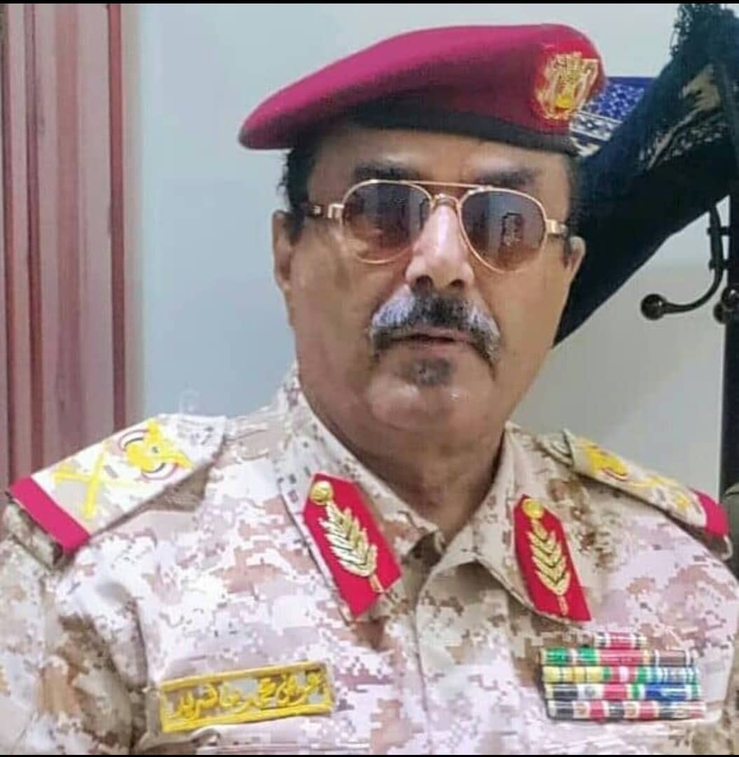 محافظ شبوة اللواء العولقي يهنئ قائد الثورة ورئيس المجلس السياسي بالذكرى ال57 ليوم الجلاء ال٣٠ من نوفمبر
