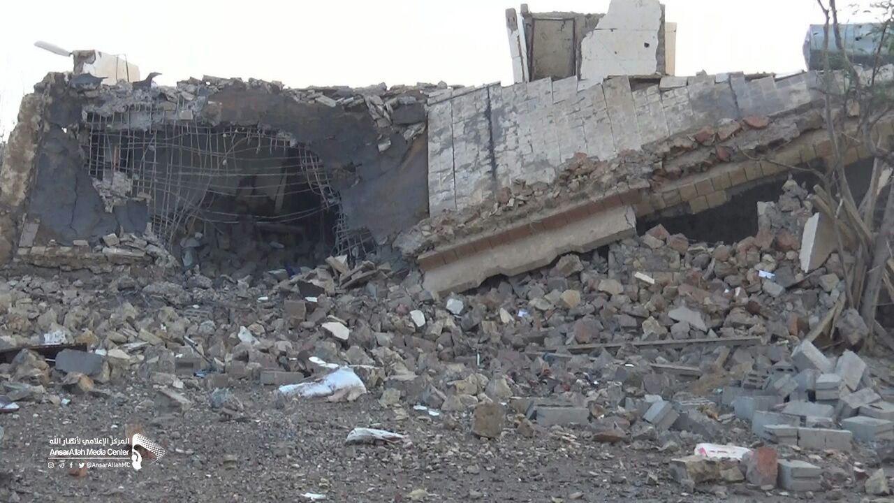 ثلاث غارات جوية للعدوان السعودي على المجمع الحكومي في المحافظة  (صور)