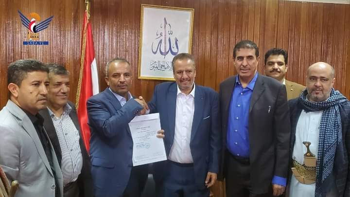 وزير الخدمة المدنية يقدم إقرار الذمة المالية: خطوة تاريخية نحو مكافحة الفساد وتعزيز الشفافية!