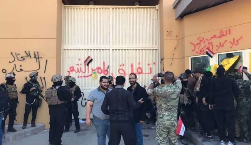 ارتفاع جرحى احتجاجات السفارة الامريكية الـى62 مصاباً