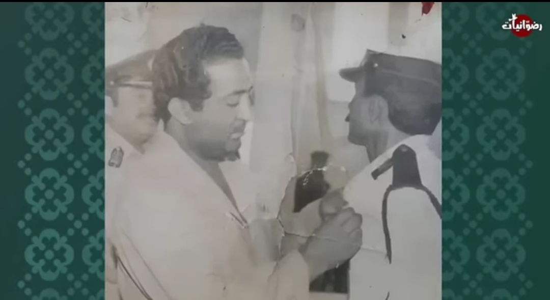 شاهد قصة مثيرة للشرطي مع الرئيس اليمني الملثم.
