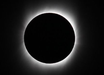 النهار يتحول إلى ليل .. العالم يترقب حدثاً فلكياً استثنائياً في هذا الموعد