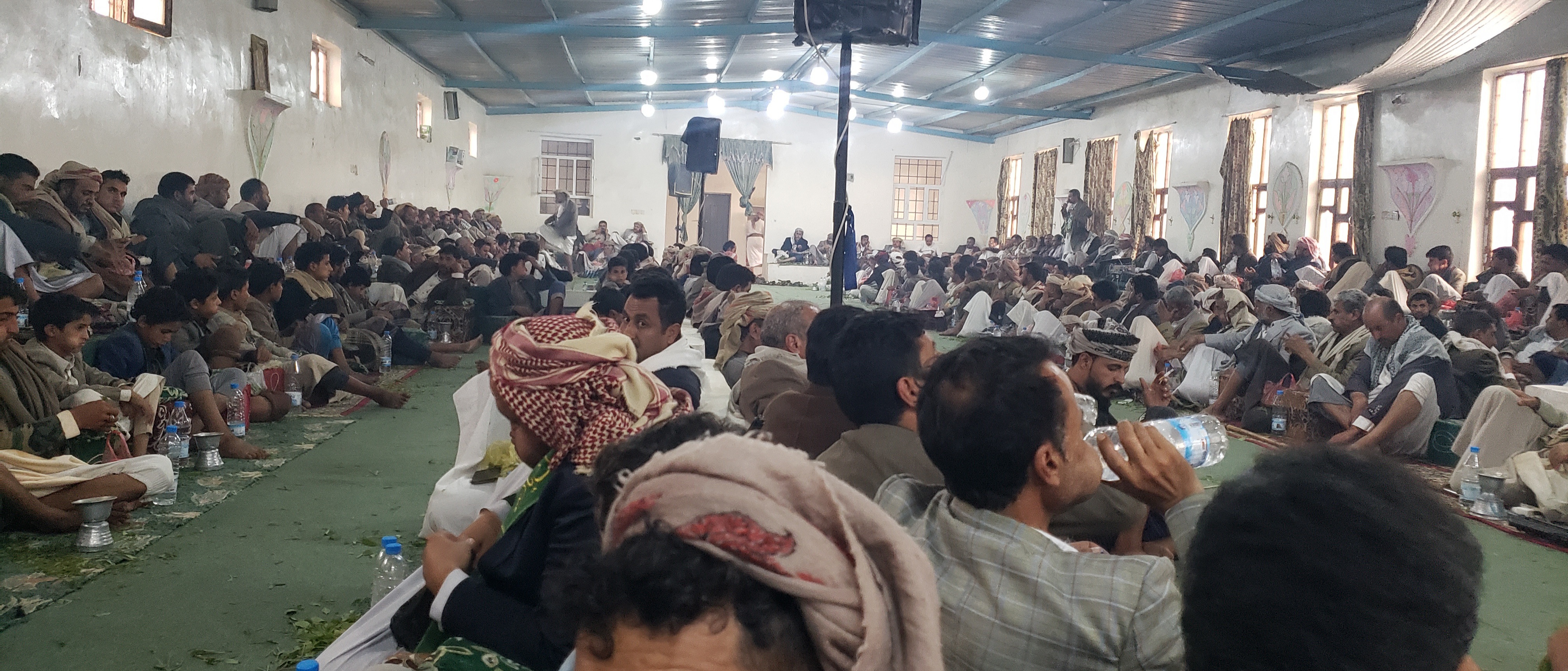 أبناء مديرية عيال سريح بمحافظة عمران يدشنون احتفالات المولد النبوي الشريف