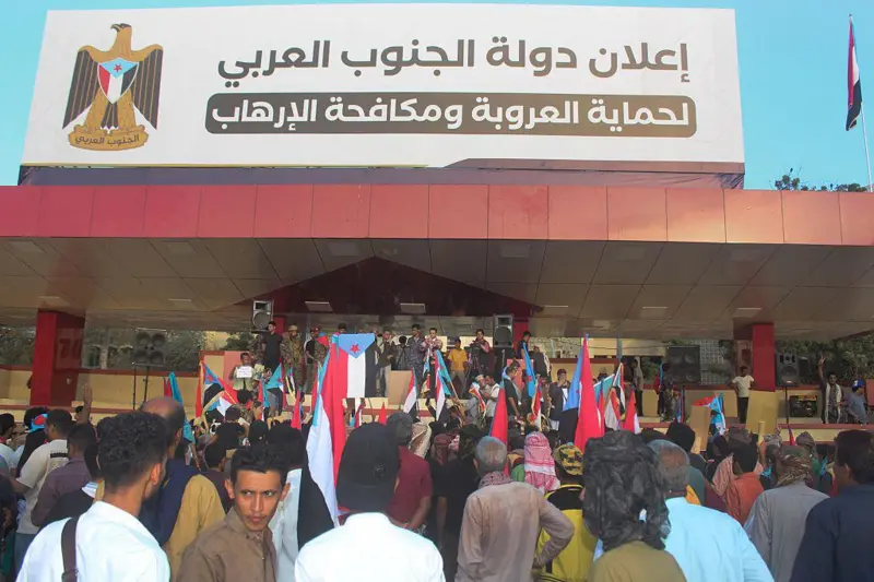 السعودية تلوح بالقصف وتعلن إغلاق الأجواء اليمنية ولا يمكن لأي طيران دخولها دون إذن مسبق من الرياض