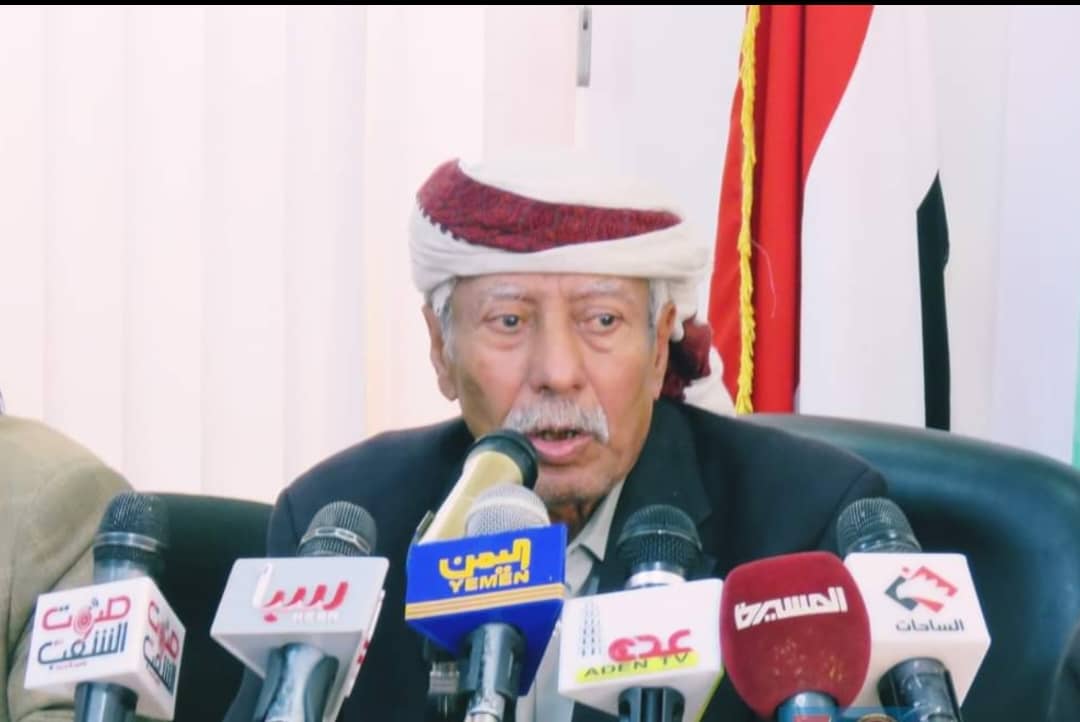 محافظ حضرموت و قيادات السلطة المحلية يعزون قائد الثورة ورئيس المجلس السياسي في استشهاد رئيس حكومة التغيير وعدد من رفاقة الوزراء جراء العدوان الصهيوني الغاشم