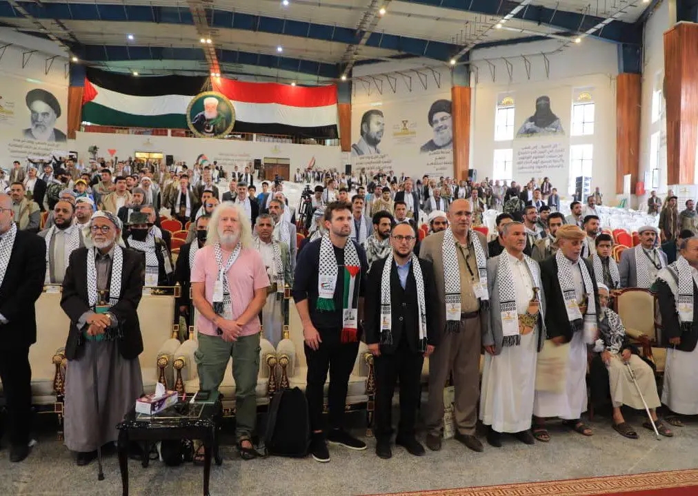شاهد بالصورة .. العاصمة صنعاء تستضيف شخصيات أمريكية مرموقة وهذا هو الهدف من هذة الزيارة