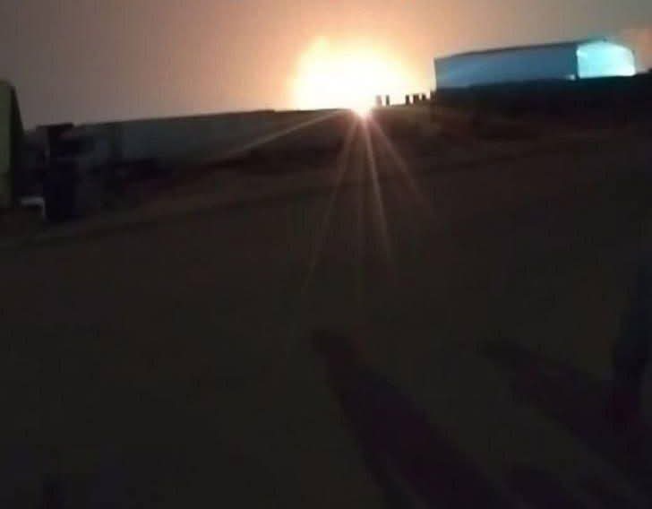 انفجارات عنيفة تهز العاصمة السعودية الرياض والأنباء الأولية تشير إلى استهداف مصالح أمريكية