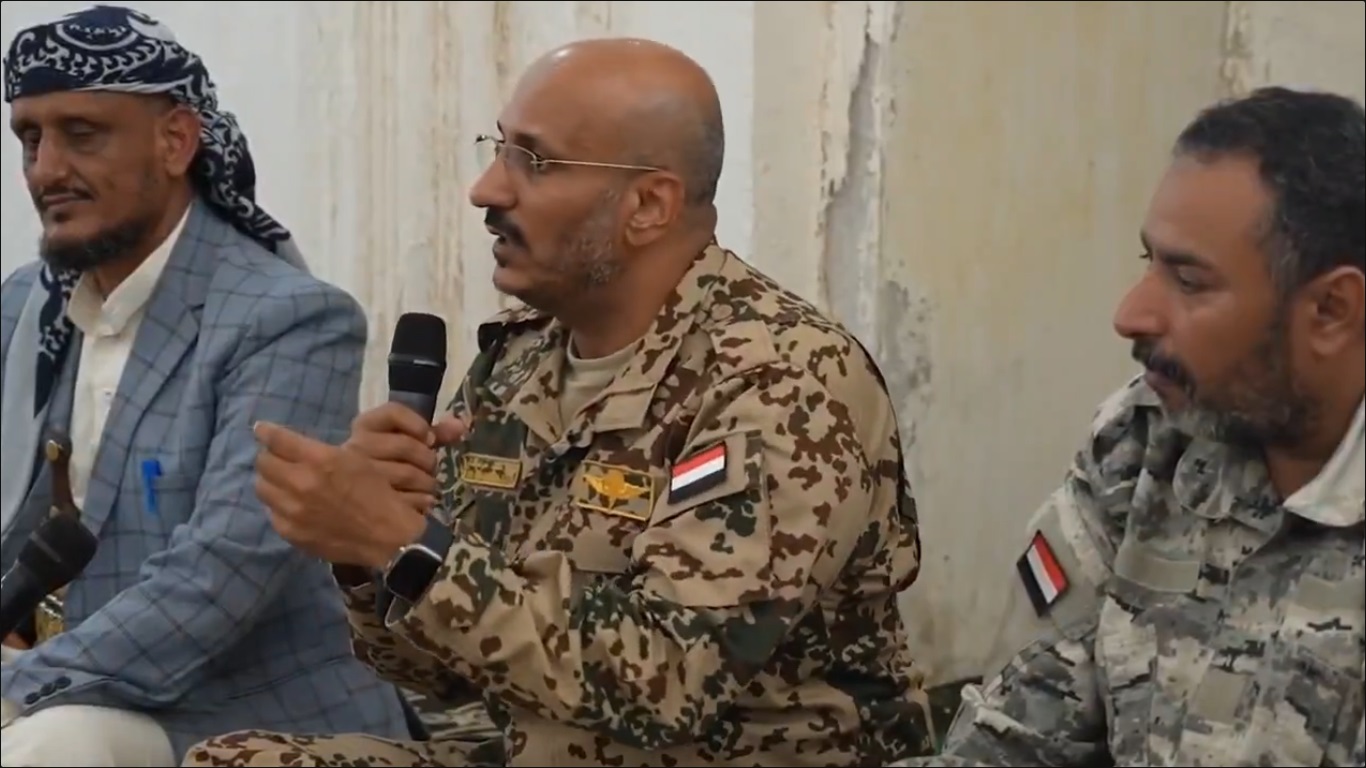 إعلان بمثابة تتويج قائد الثورة السيد عبدالملك الحوثي بهذا المنصب وطارق عفاش ينعت شقيقه بوصفه بأنه حمام آل عفاش ولهذا السبب