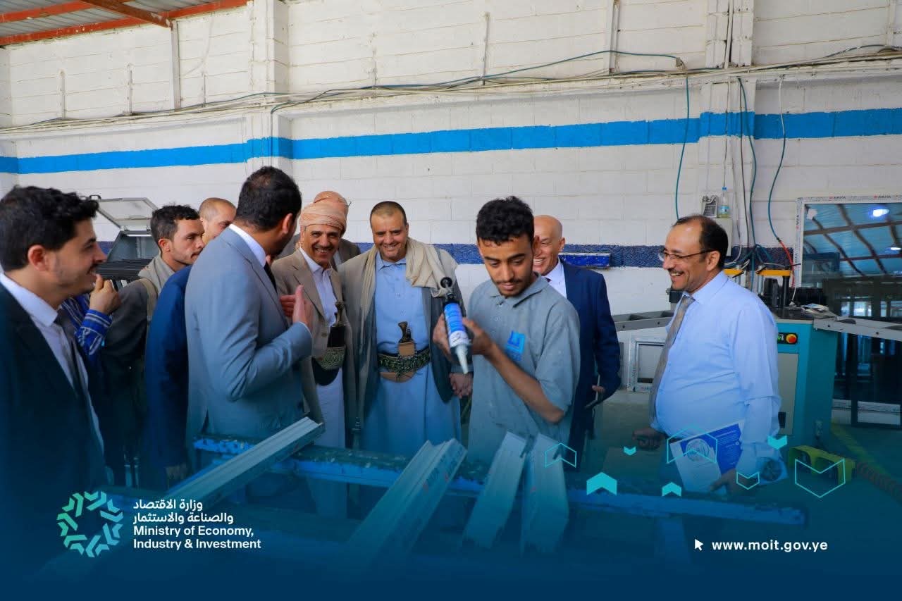 البشيري يزور عددا من المصانع الإنتاجية