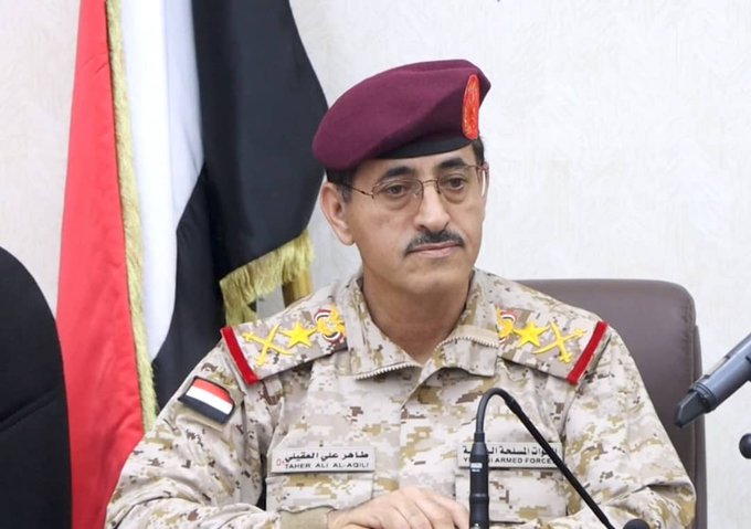 بعد خلافات وإنقسامات حاده فرار وزير الدفاع من اليمن الى السعودية