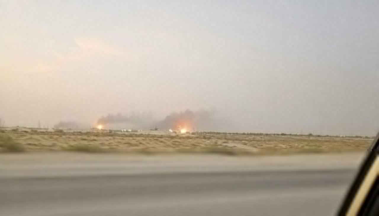 مشاهد تصاعد الدخان في بقيق  السعودية .. وقوات صنعاء تعلن خبر هام