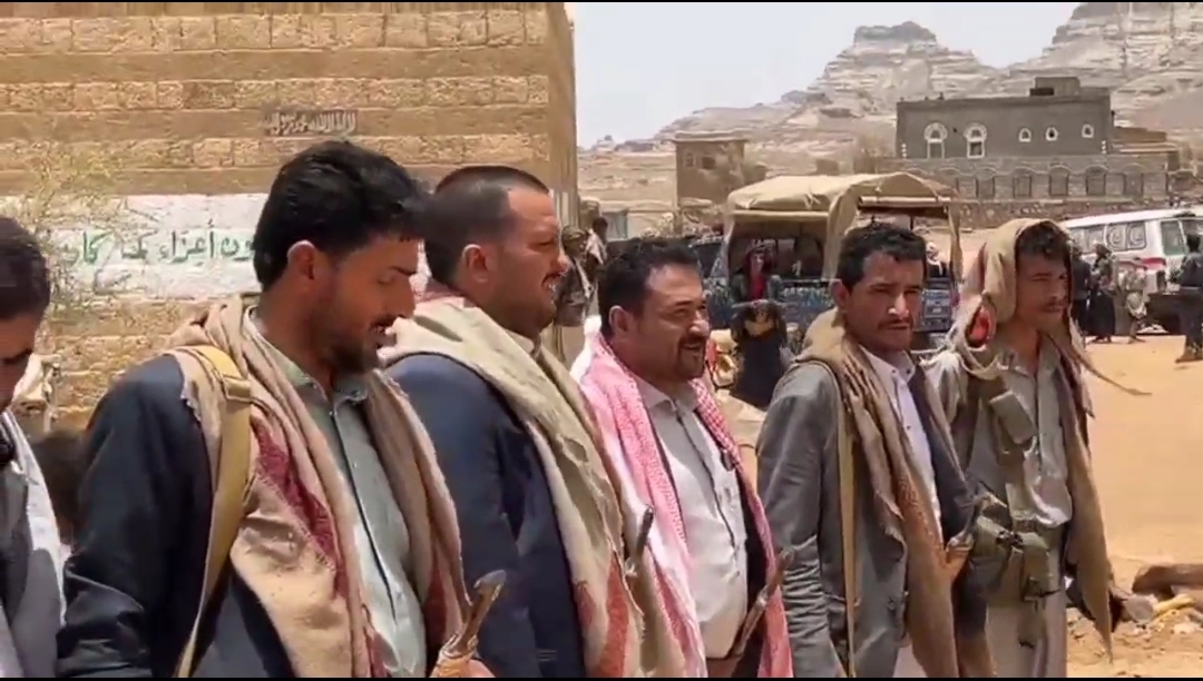 بجهود جبارة من قبل الوساطة ابناء قبيلة خولان الطيال تعلن العفو عن احد المواطنين من قبيلة بني الحجاج عيال سريح بعمران الذي تسبب بحادث مروري أودى بحياة واحد من ابناءها