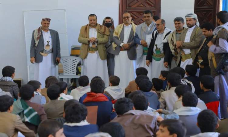 القائم بأعمال وزير الاقتصاد والصناعة يزور عددًا من المدارس الصيفية بمديرية شعوب ويدشن حملة تشجير