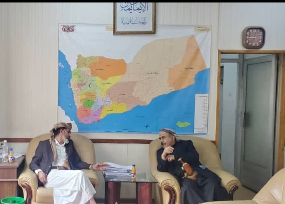 نائب وزير الإدارة والتنمية المحلية يناقش مع اللواء عوض العولقي محافظ شبوة الأوضاع في المحافظة