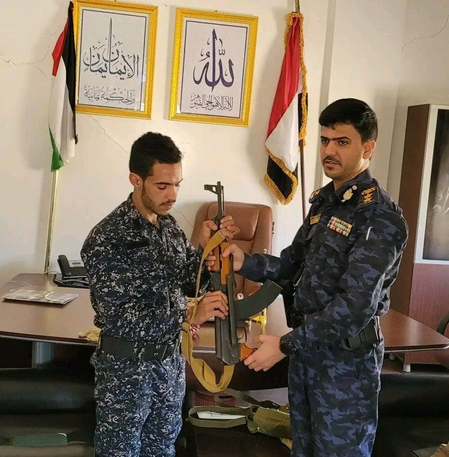 قائد قوات النجدة بأمانة العاصمة يكرم الجندي صلاح الحارثي لهذا السبب ؟