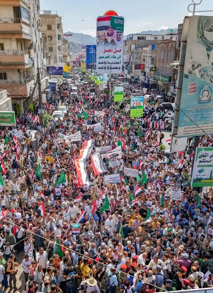 حزب الإصلاح يندد باستهداف إيران للمصالح الأمريكية ويتجاهل مجازر غزة في مشهد يكشف ازدواجية صارخة في المواقف