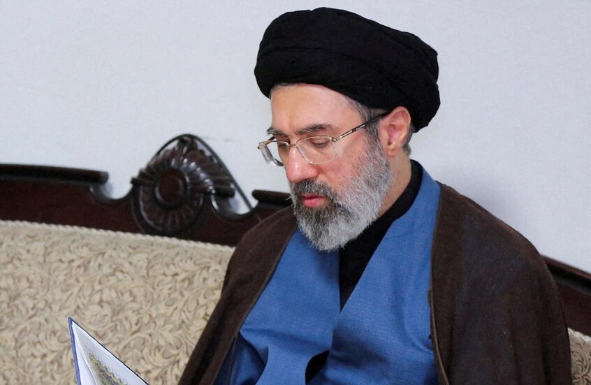 المرشد الإيراني ينعي إستشهاد هذا القائد الذي وصفه بالإبن البار والشجاع وحارس الإسلام تعرف عليه