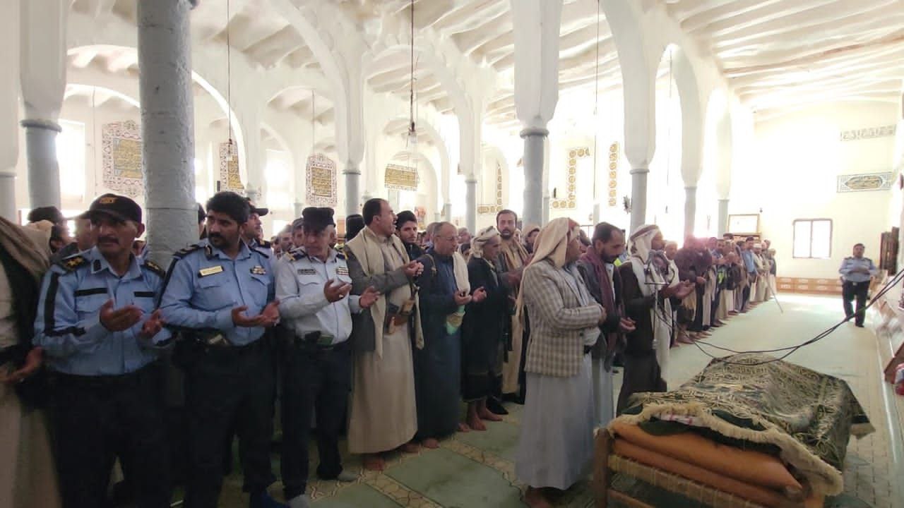 تشييع مهيب للمساعد علي الزبيري بحضور قيادات الشرطة  في صنعاء