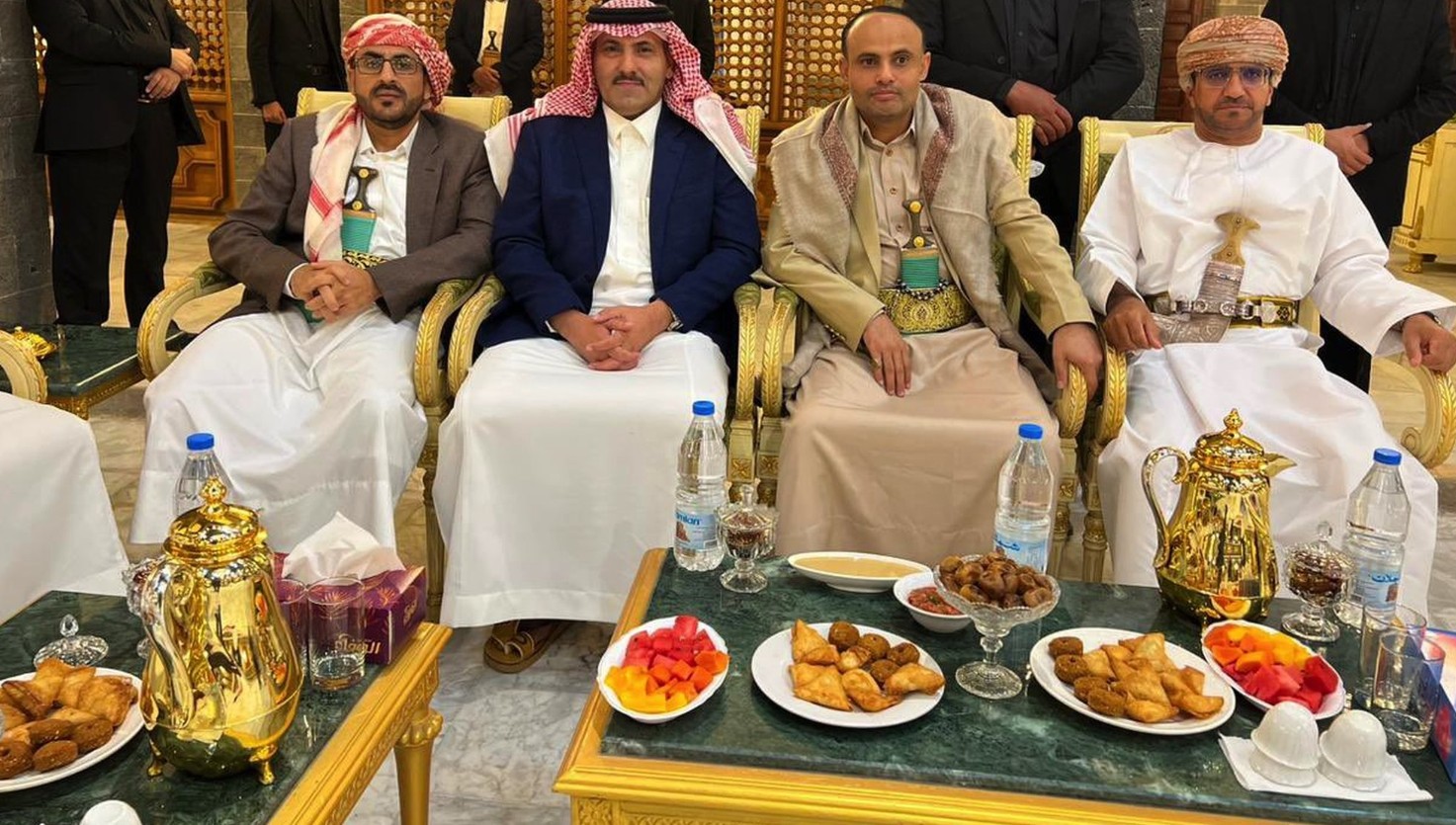 بين 