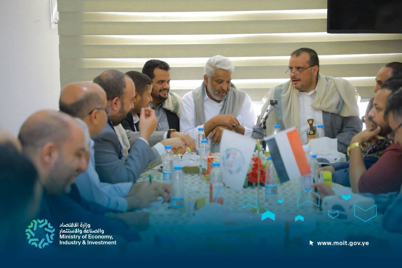 اجتماع موسع يناقش تطوير استراتيجية توطين صناعة الالبان في محافظة الحديدة