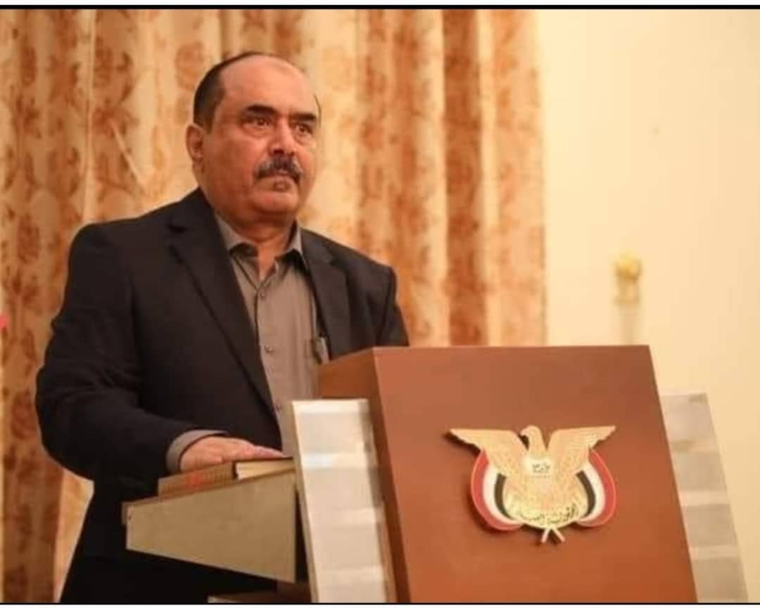 محافظ شبوة اللواء العولقي وقيادات السلطة المحلية بالمحافظة يهنئون قائد الثورة ورئيس المجلس السياسي الأعلى بمناسبة اليوم الوطني للصمود