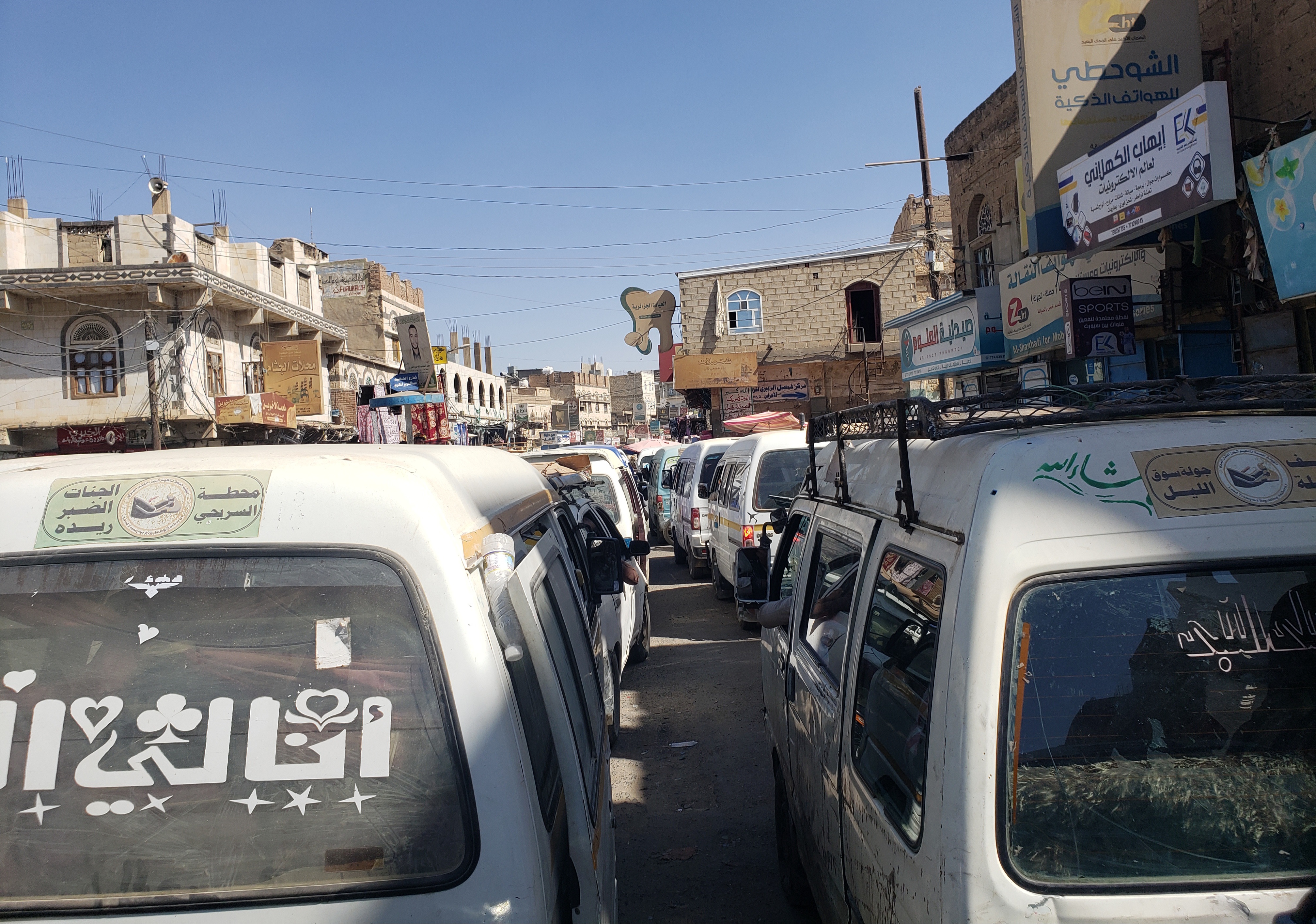 دعوة لقيادة محافظة عمران وإدارة المرور لوضع حد لتهاون بعض رجال المرور