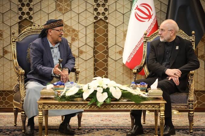 طائرة جديدة قادمة من طهران الى مطار صنعاء ومسؤول بالمجلس السياسي يهدد الرياض بإشعال حرب كبرى في حال قامت السعودية بهذا الأمر 
