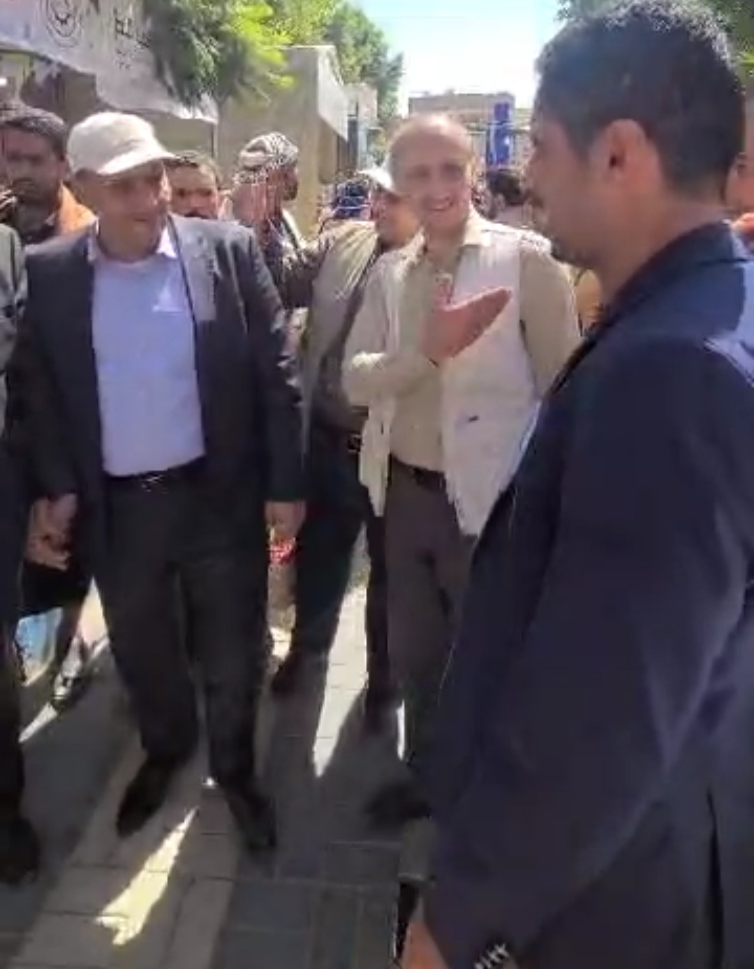 القائم بأعمال وزير الاقتصاد يزور معرض منتجات اليمن ويشيد بجهود هيئة المواصفات
