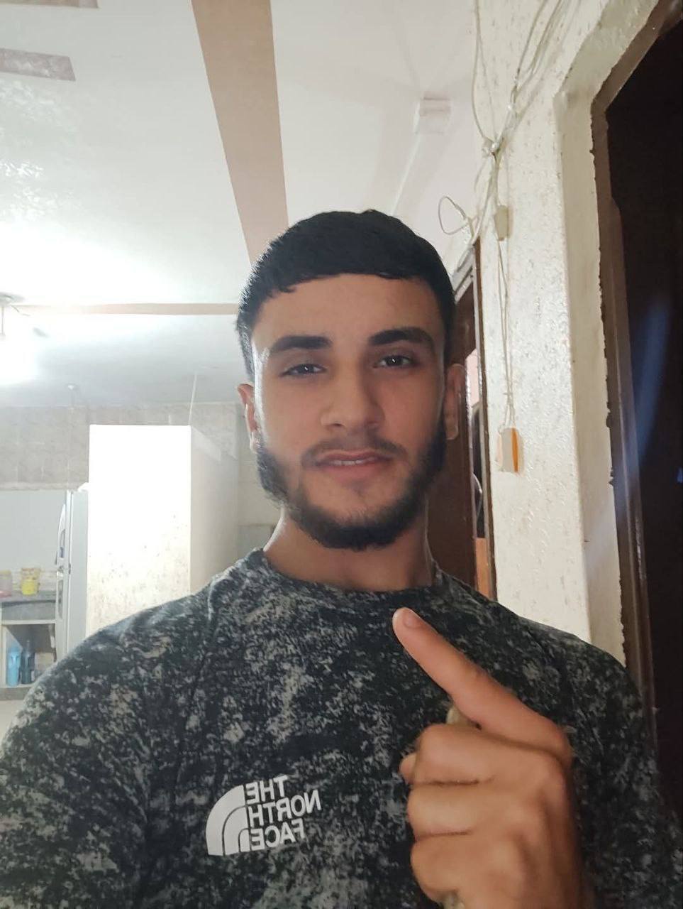 شاهد .. بطل القطاع يقتحم موقع للعدو ويقتل عدد من الجنود ثم جرح وربط جرحه بنفسه واستمر حتى نال الشهادة ..