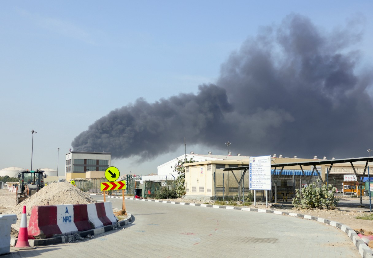 دول خليجية تخلي موانئها وسط مخاوف من انفجار عسكري واسع .. تفاصيل