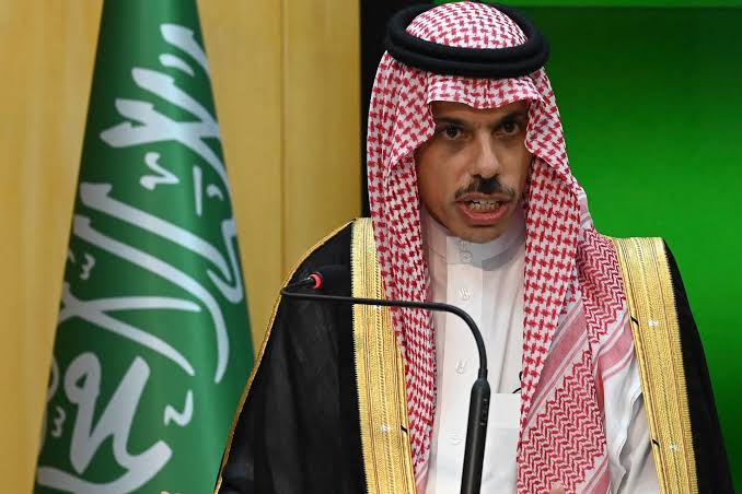 وزير الخارجية السعودي يفجّر مفاجأة: الحوثيون يمتلكون دفاعات جوية مرعبة وهذا دور روسيا