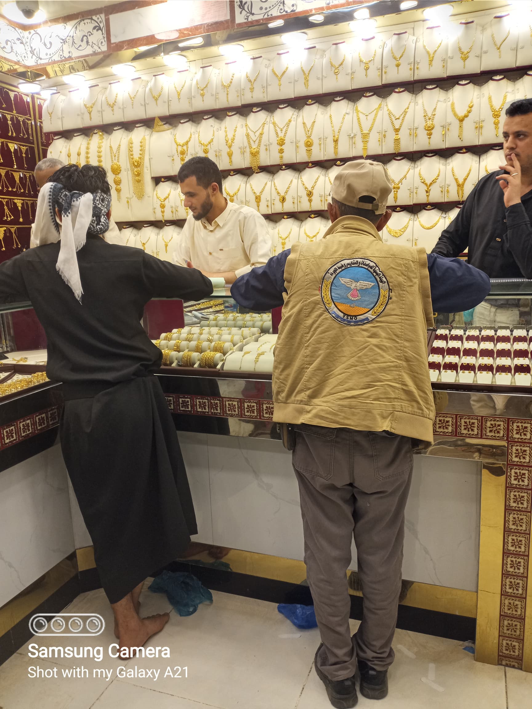 المواصفات والمقاييس تنفذ نزول ميداني لمحلات بيع الذهب والمجوهرات