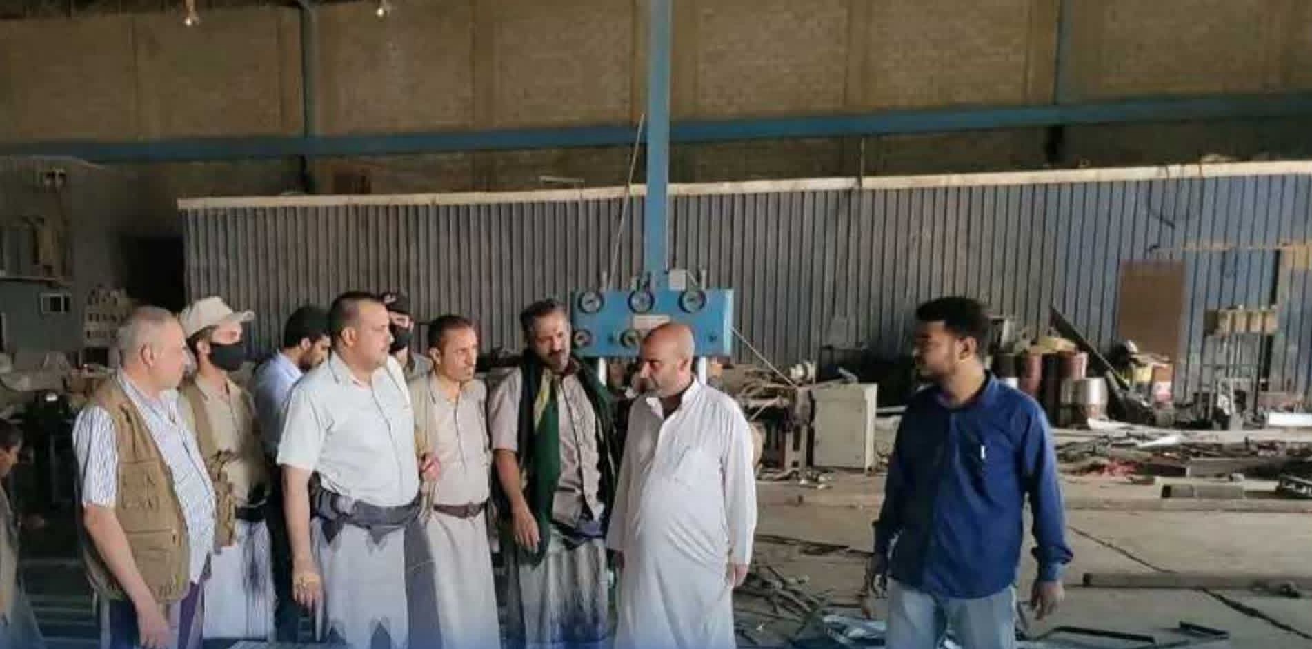 القائم بأعمال وزير الاقتصاد يطّلع على أوضاع عدد من المصانع المتعثرة ومشاريع صناعية قيد الإنشاء بالحديدة