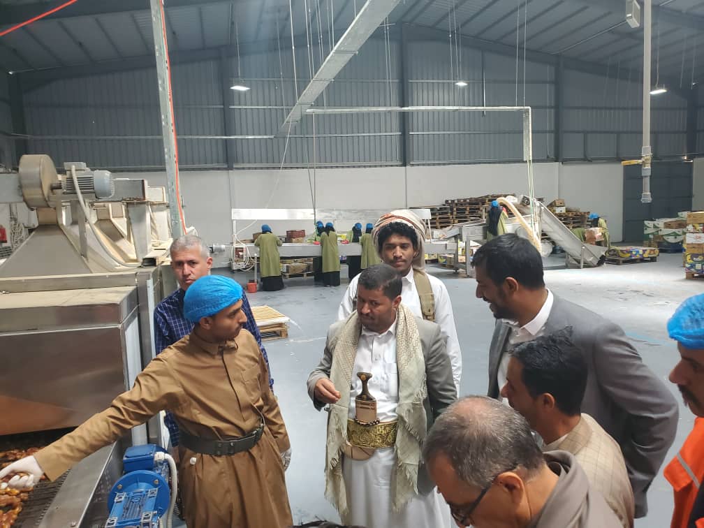 مدير عام هيئة المواصفات يطلع على سير العمل في الشركة اليمنية لتعبئة التمور ويؤكد أهمية الالتزام بالمواصفات القياسية