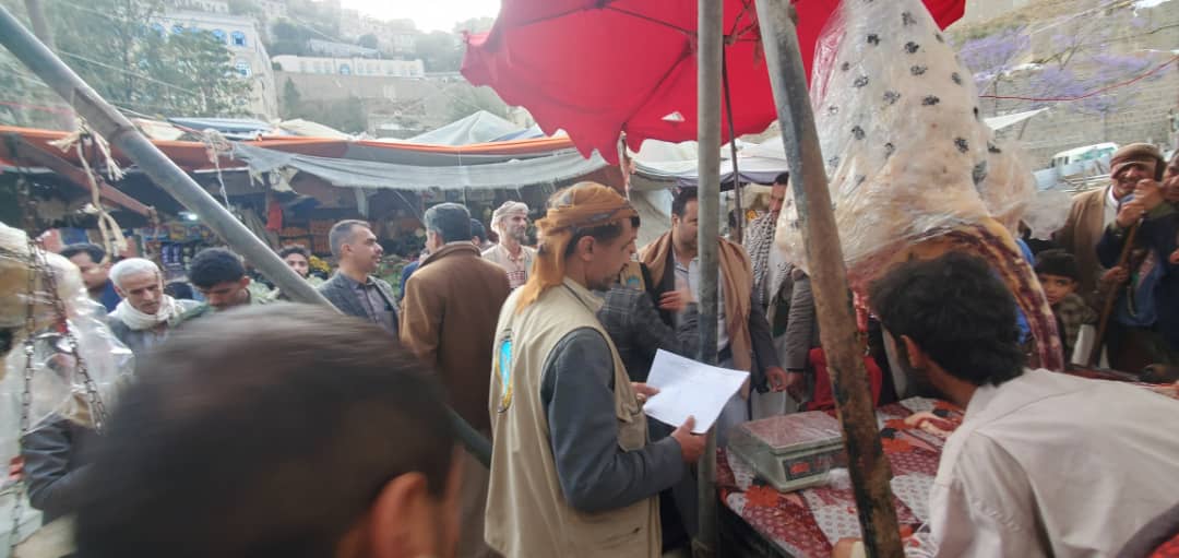 هيئة المواصفات بفرع حجة تنفذ نزول مفاجئ على محلات بيع اللحوم في الأسواق
