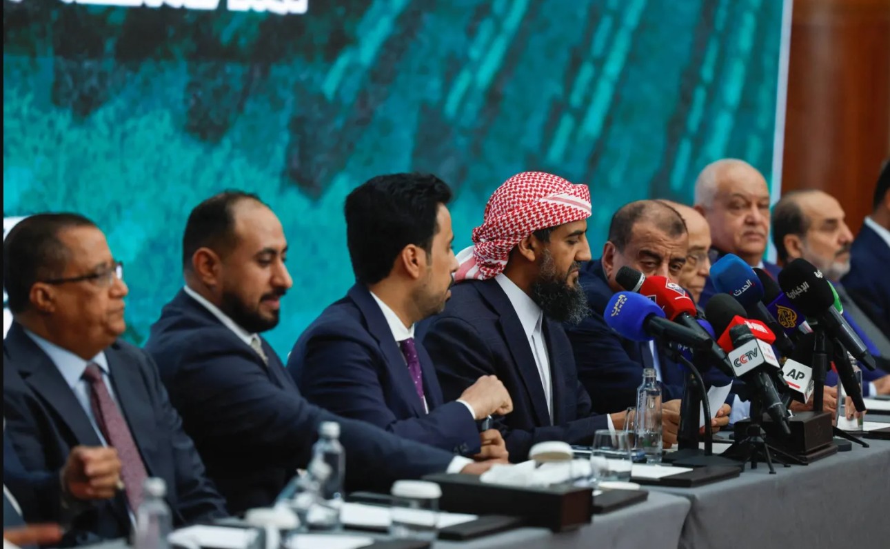 المحرمي يرفض قرارات البيض ويتمسك بمؤتمر الرياض ..