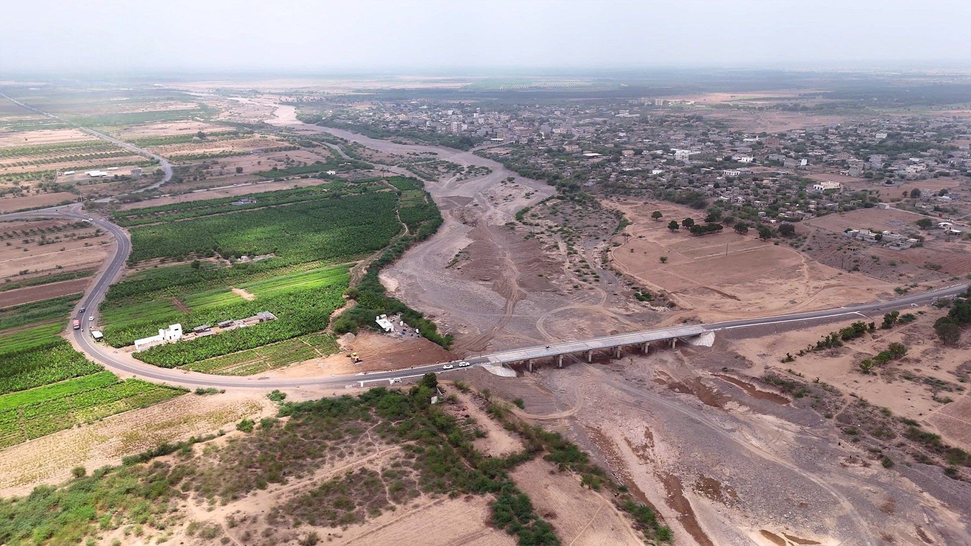 رسمياً وبالصور  .. افتتاح جسر الكدن الجميل بمحافظة الحديدة