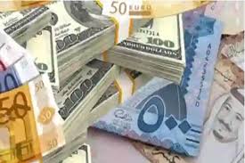 رفض شركات الصرافة بيع العملات الأجنبية يثير غضب المواطنين في المناطق المحتلة