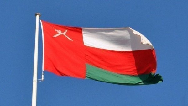 سلطنة عمان تستنكر هجوماً بمسيرات استهدف ميناء صلالة وتتوعد بالاتي ..